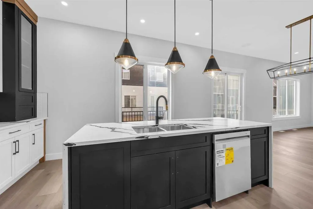 327 Kinniburgh Place