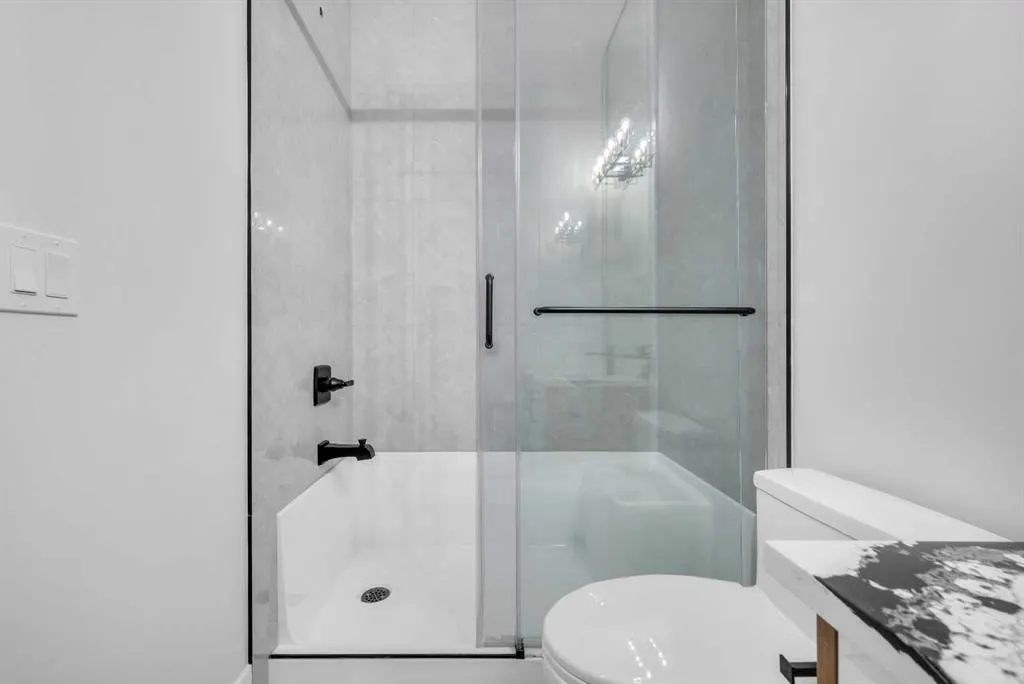 327 Kinniburgh Place