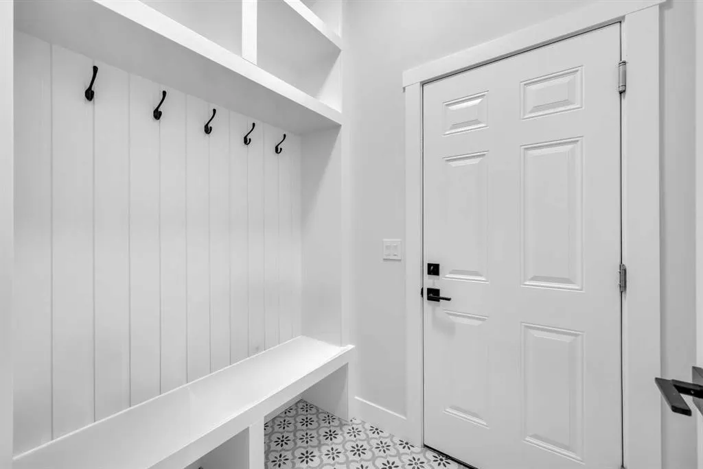 327 Kinniburgh Place