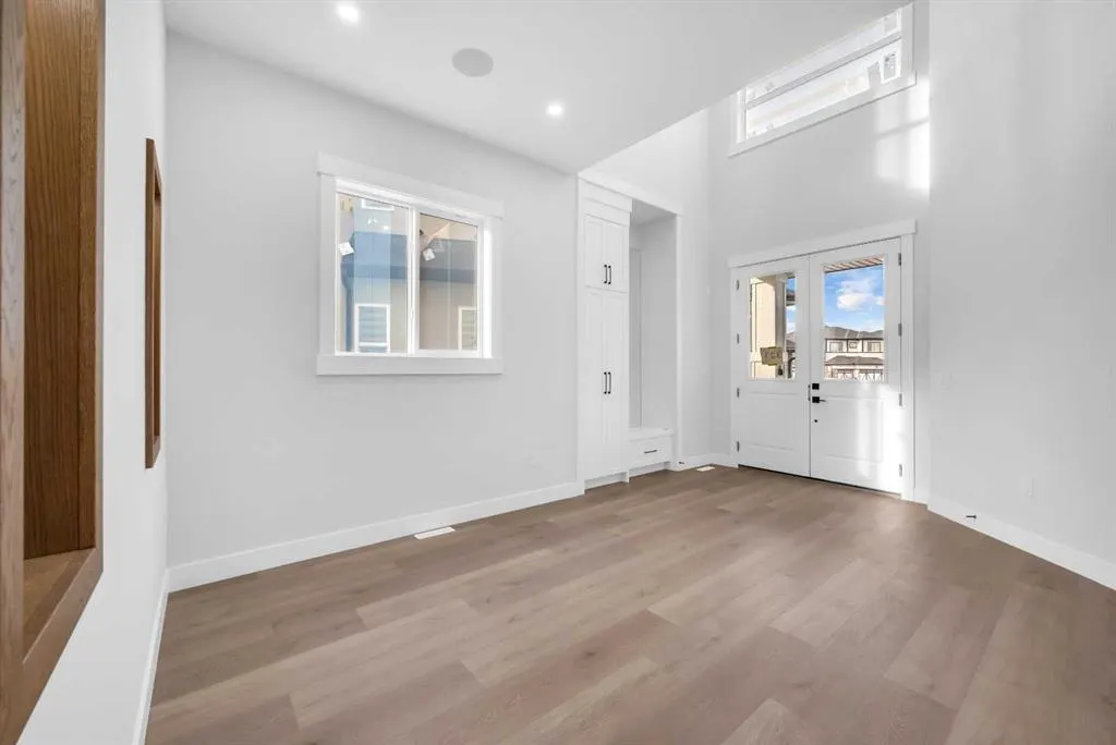 327 Kinniburgh Place