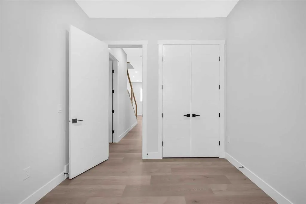 327 Kinniburgh Place