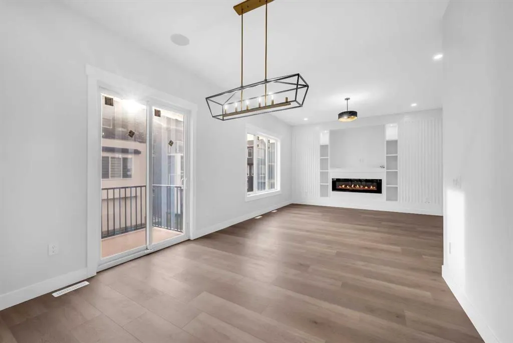 327 Kinniburgh Place