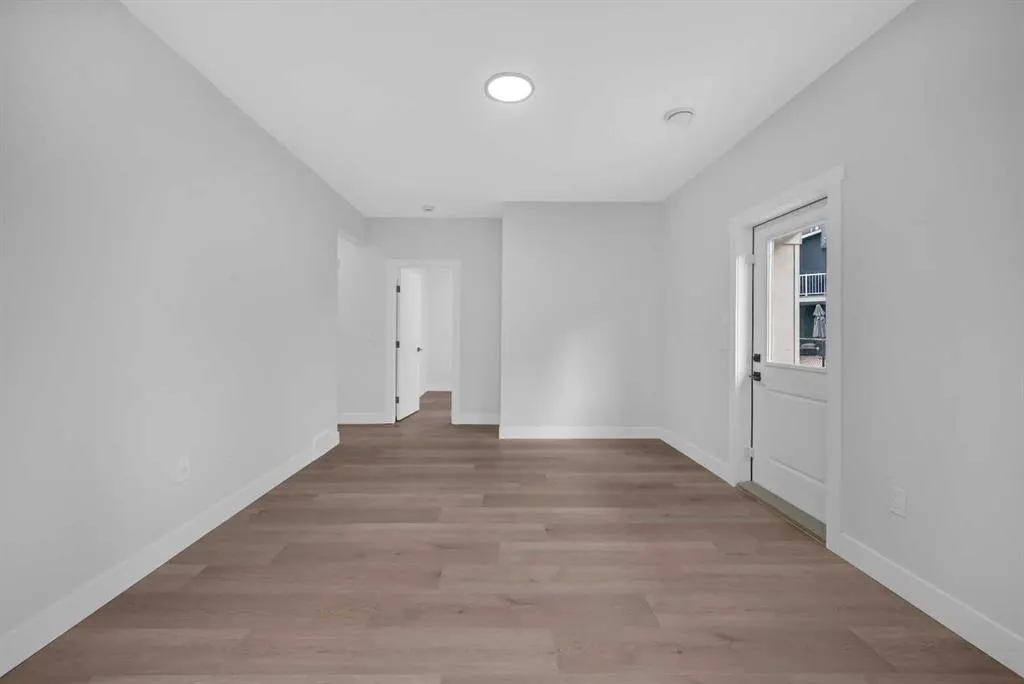 327 Kinniburgh Place