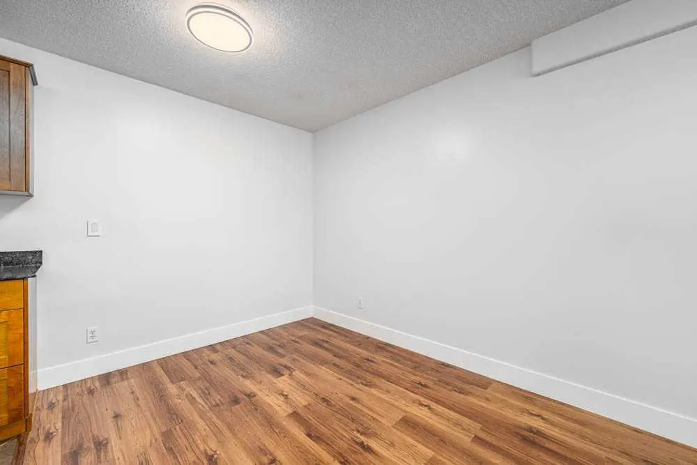 333 5 Avenue NE, #202