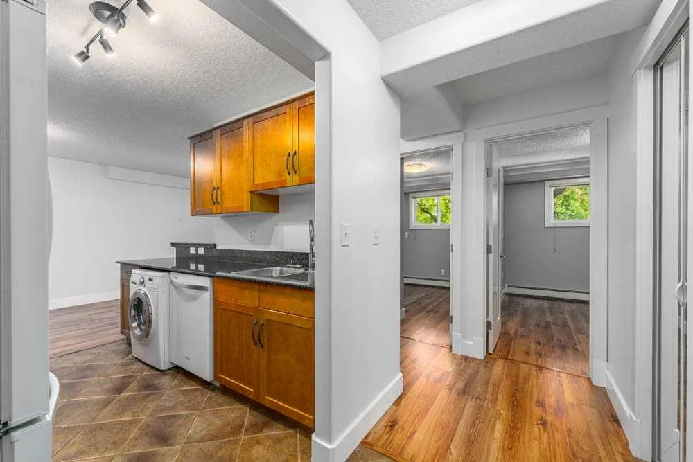 333 5 Avenue NE, #202