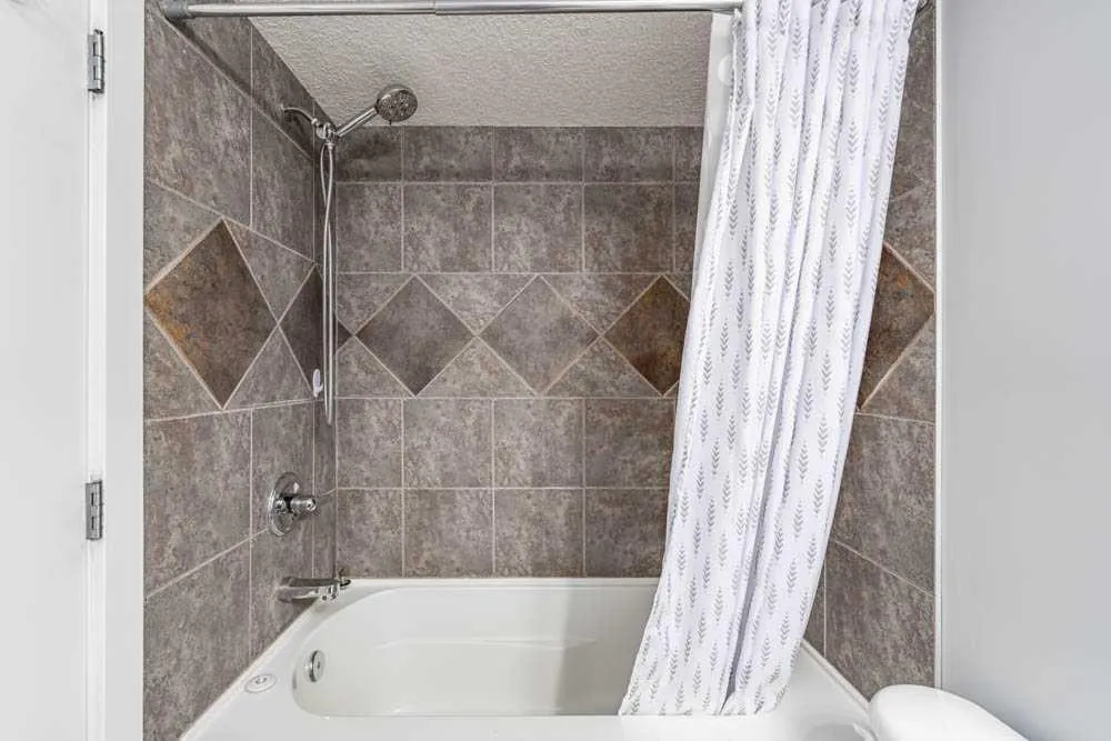 333 5 Avenue NE, #202