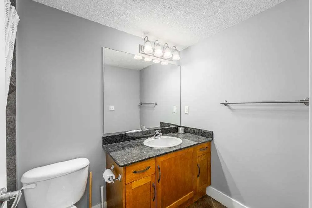 333 5 Avenue NE, #202