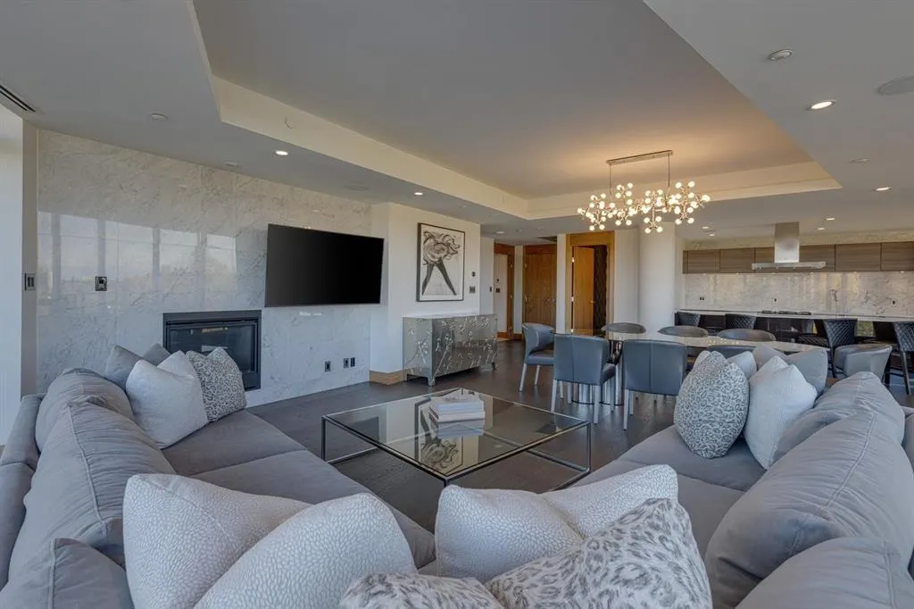 738 1 Avenue SW, #412