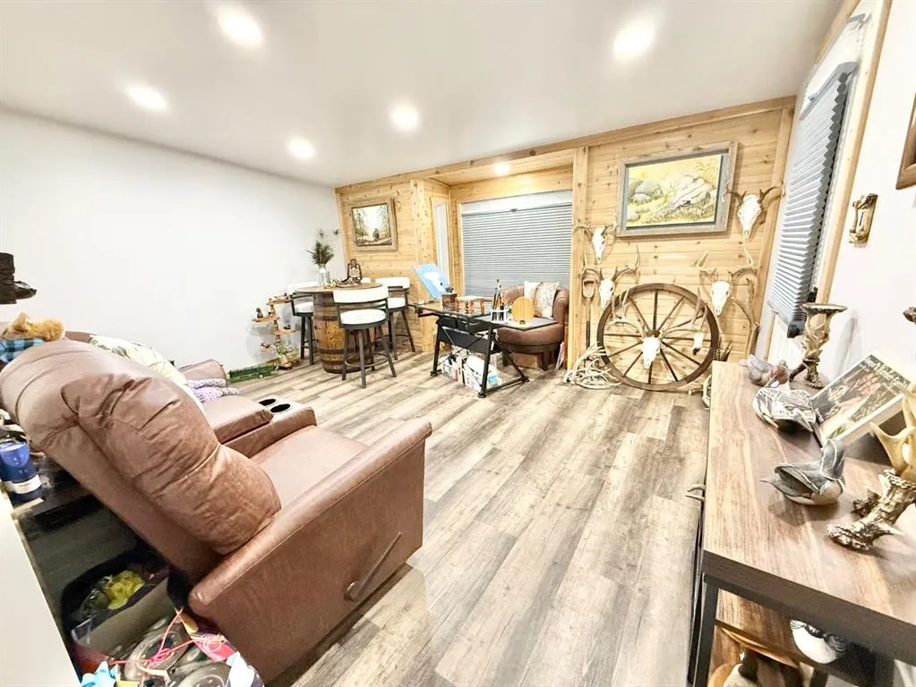 349 Railway Avenue W, #323