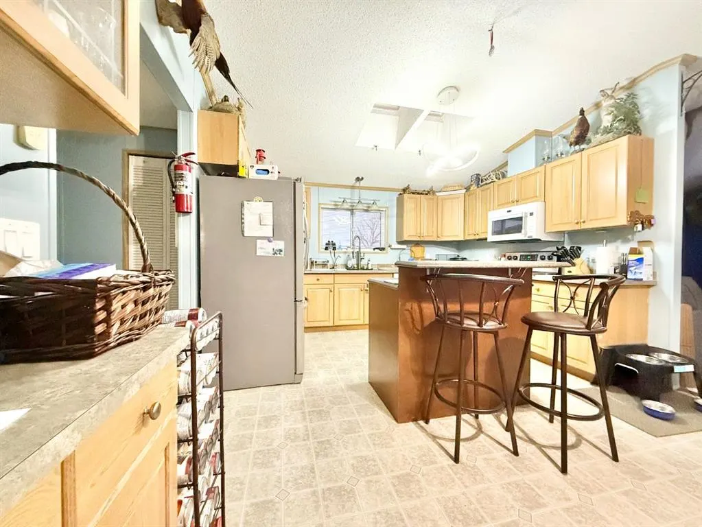 349 Railway Avenue W, #323