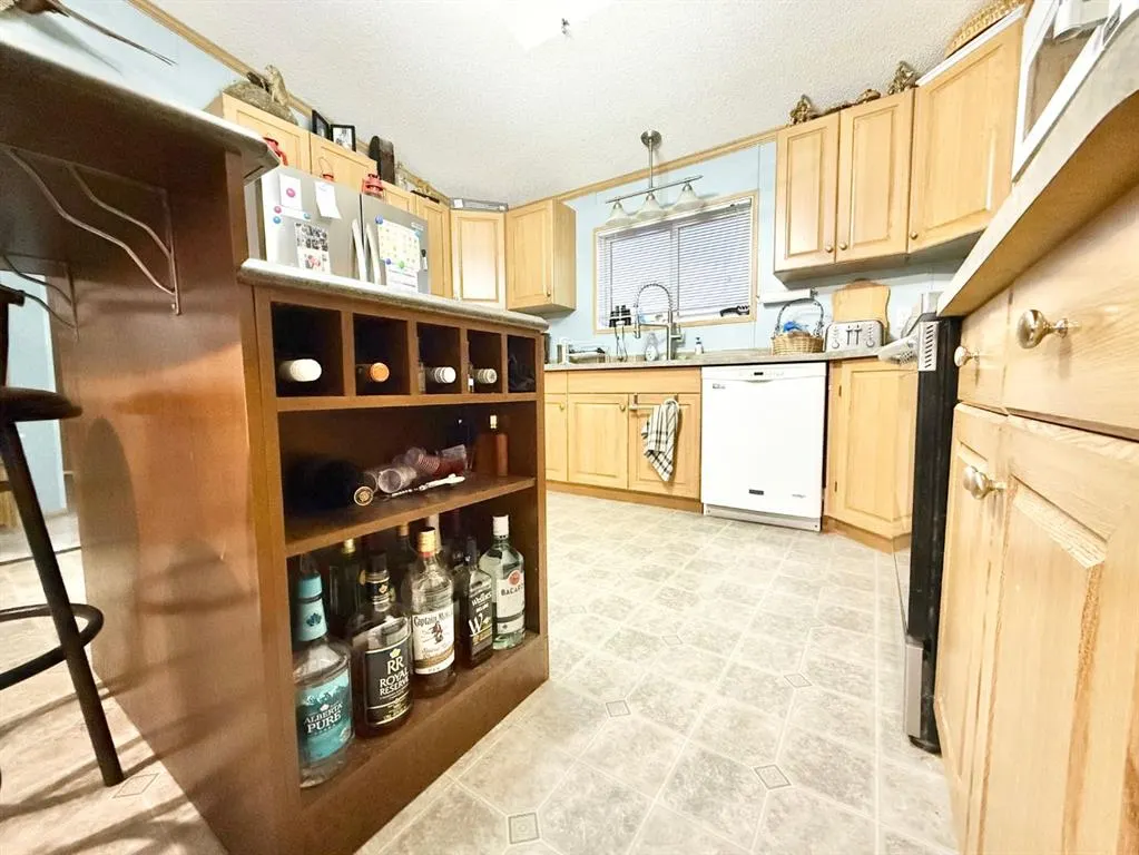 349 Railway Avenue W, #323