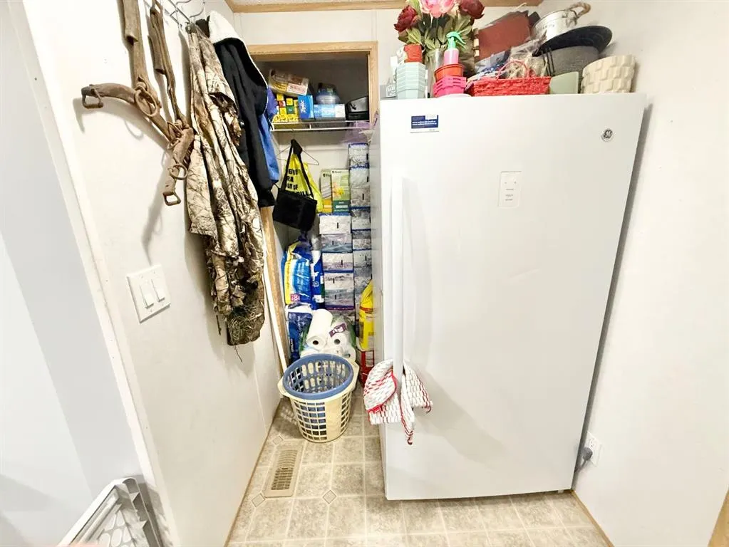 349 Railway Avenue W, #323