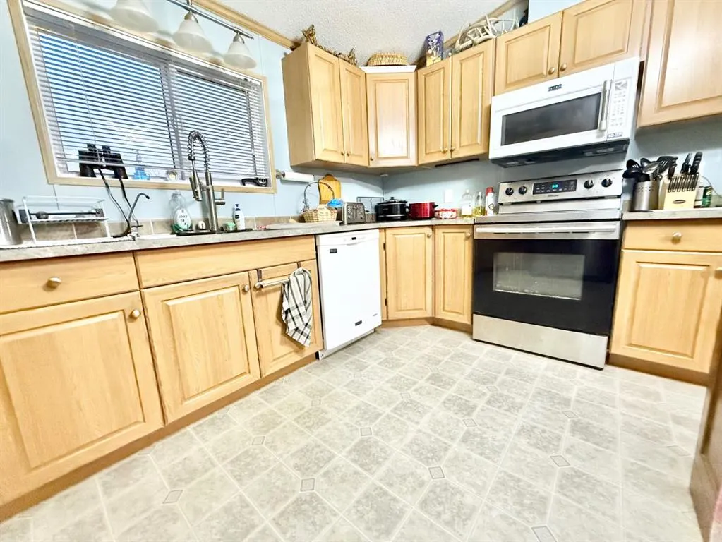 349 Railway Avenue W, #323