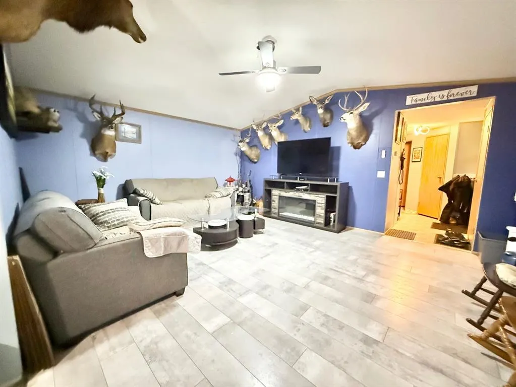 349 Railway Avenue W, #323