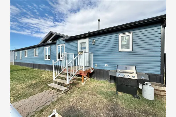 349 Railway Avenue W, #323