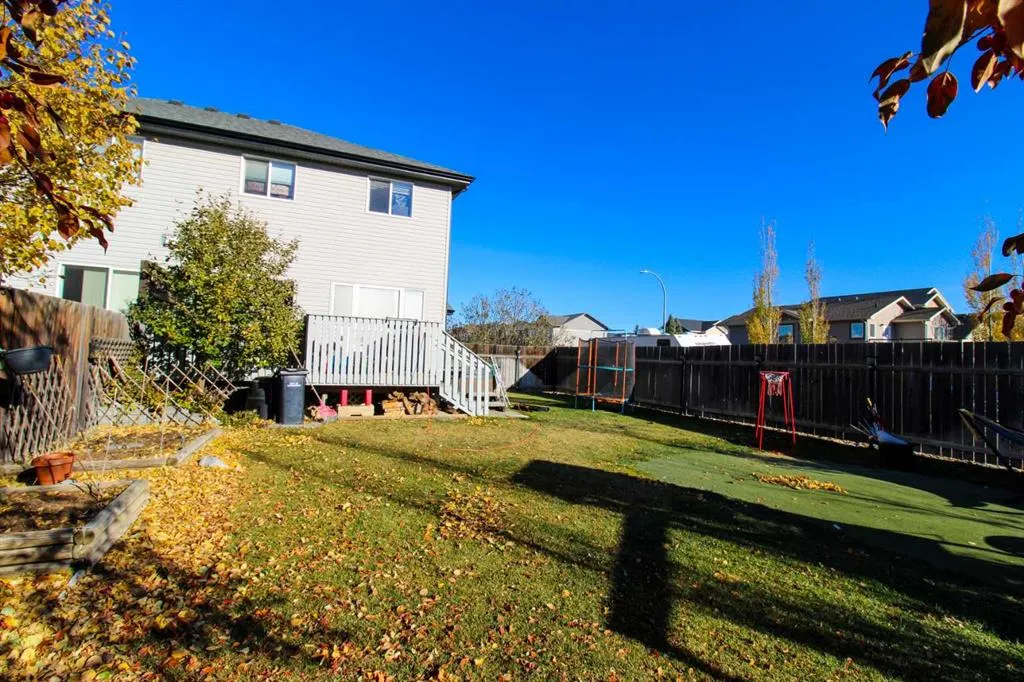 701 Silkstone Close W