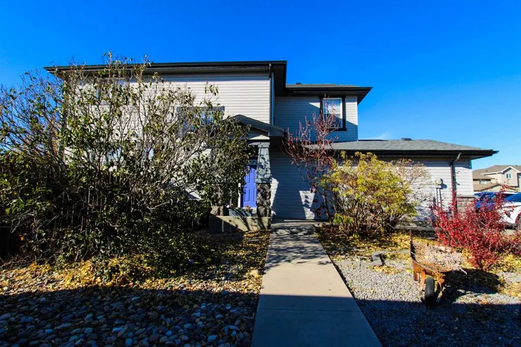 701 Silkstone Close W