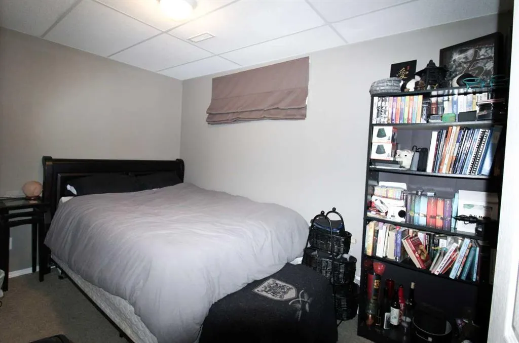 701 Silkstone Close W