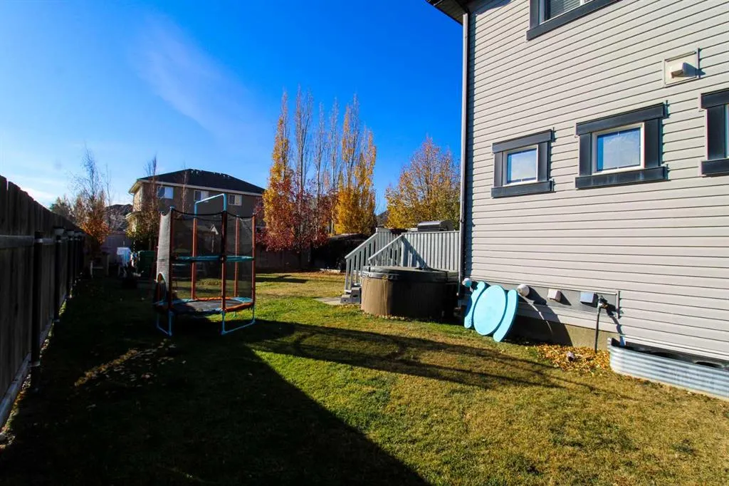 701 Silkstone Close W