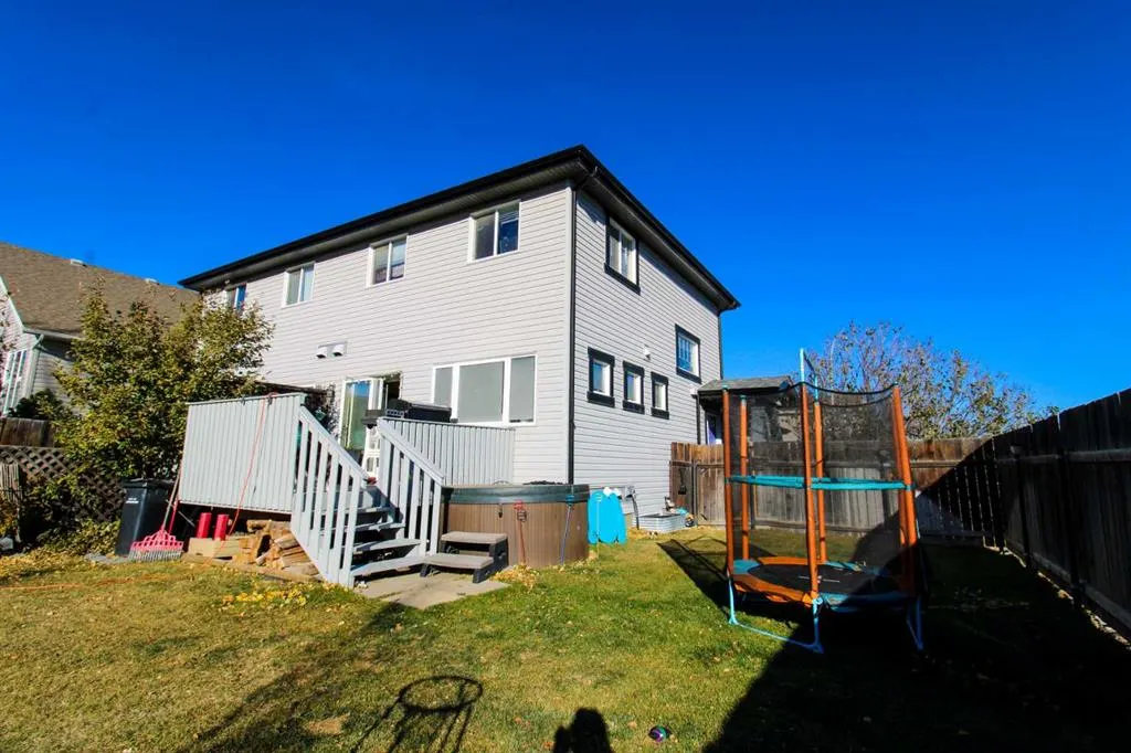 701 Silkstone Close W