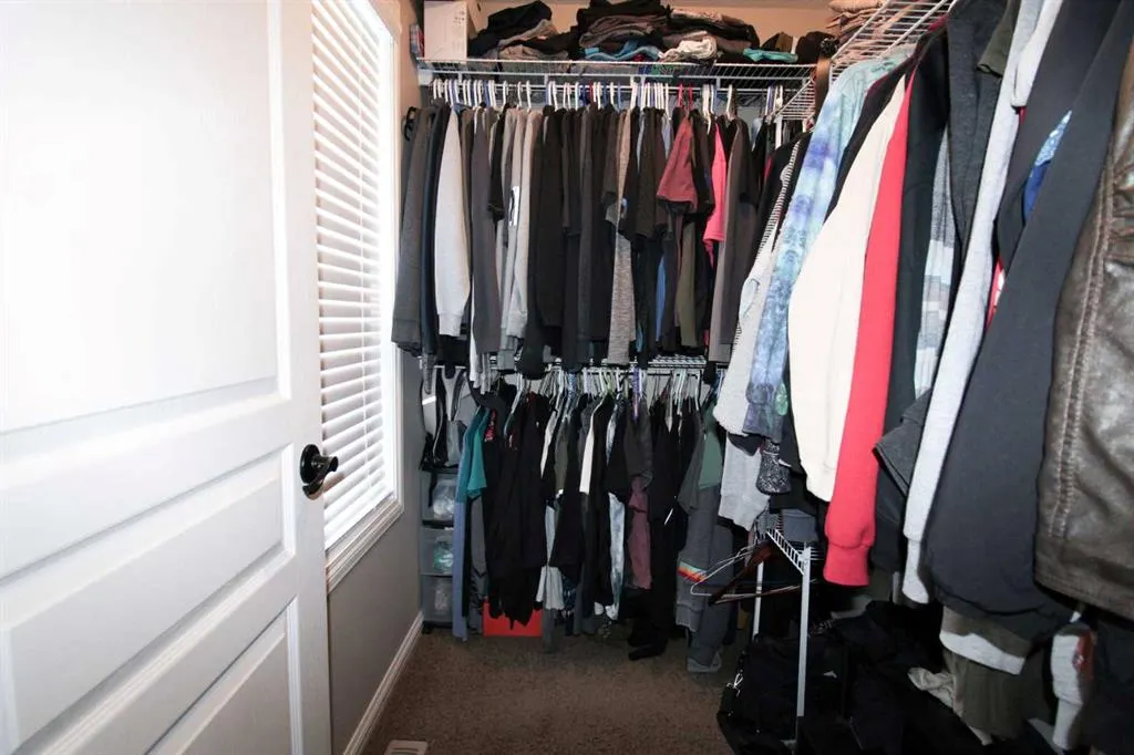 701 Silkstone Close W