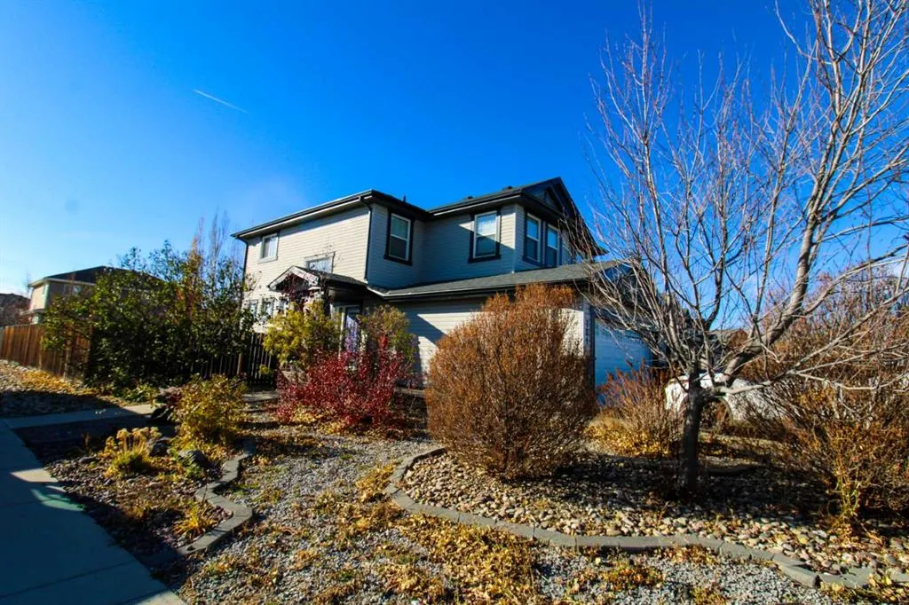 701 Silkstone Close W