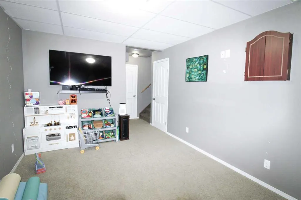 701 Silkstone Close W