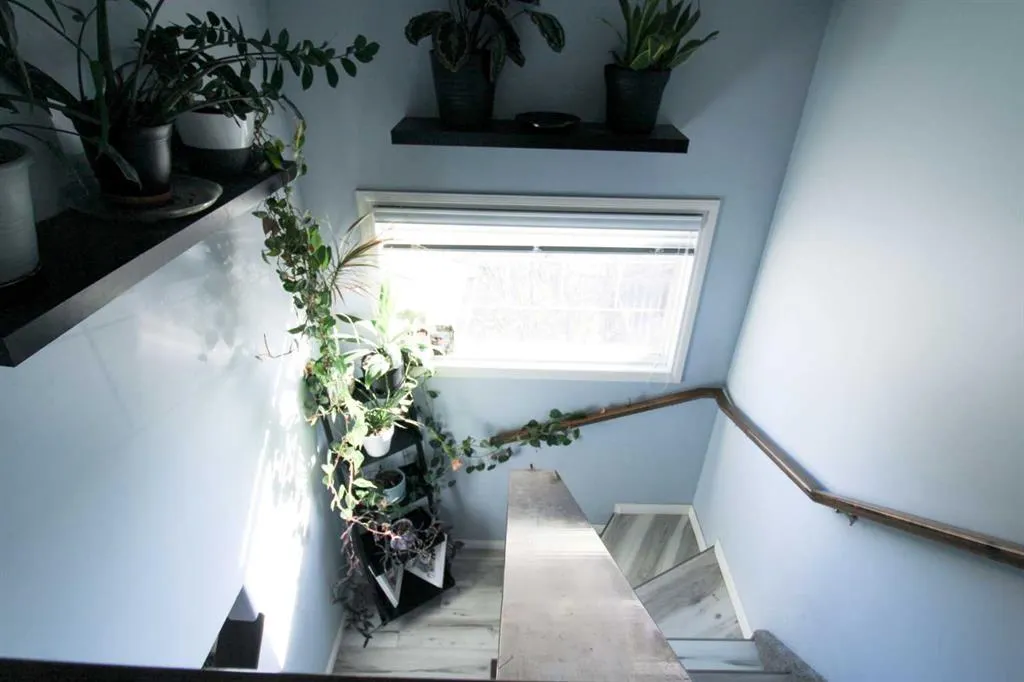 701 Silkstone Close W