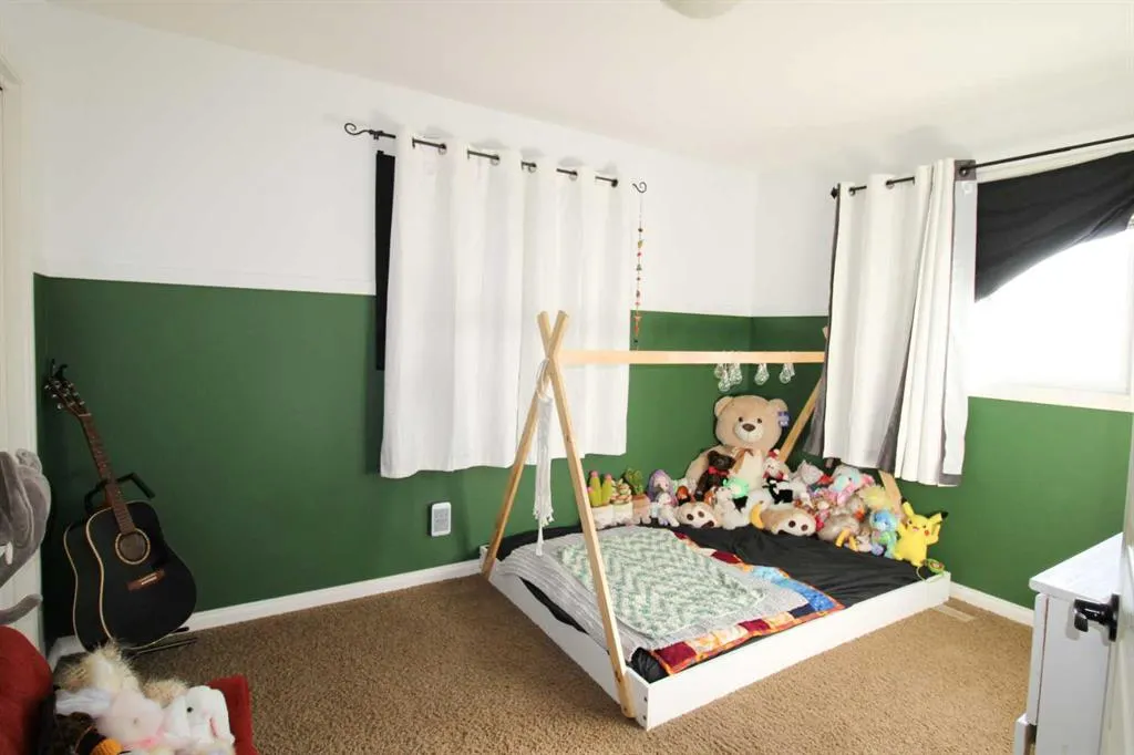 701 Silkstone Close W