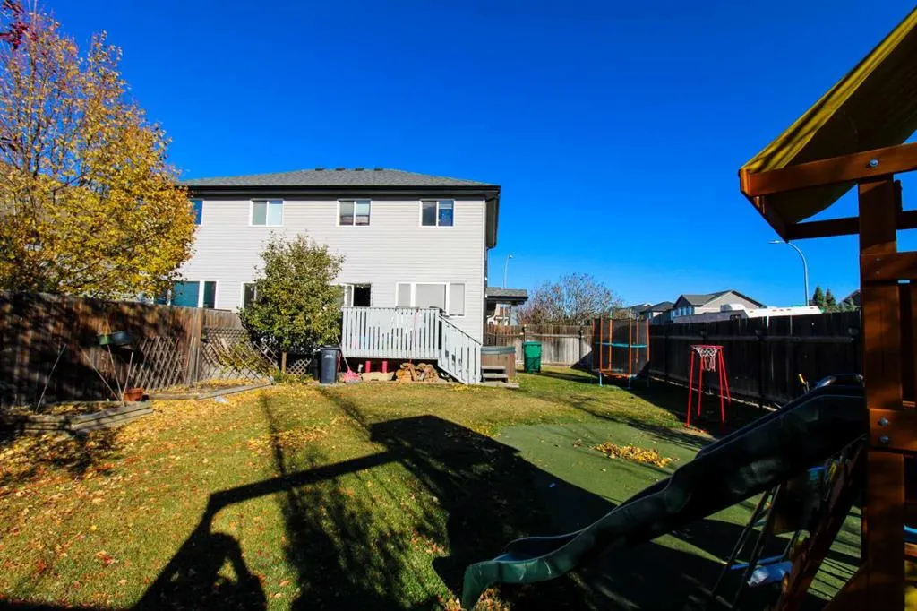 701 Silkstone Close W