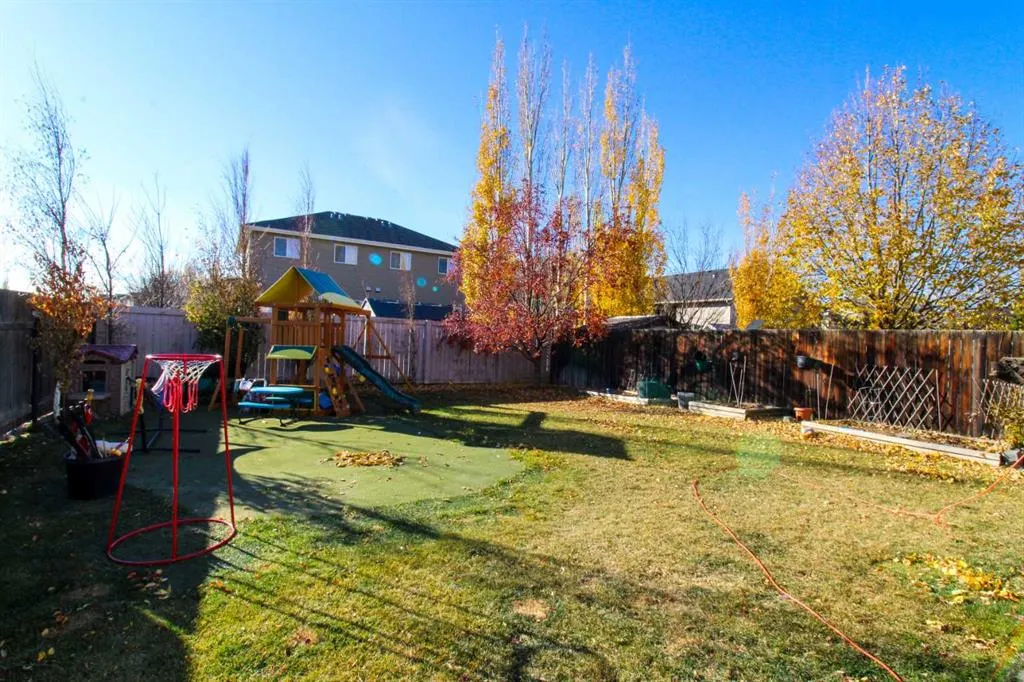 701 Silkstone Close W