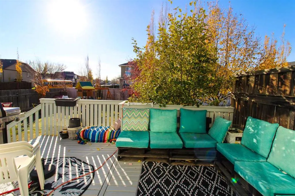 701 Silkstone Close W