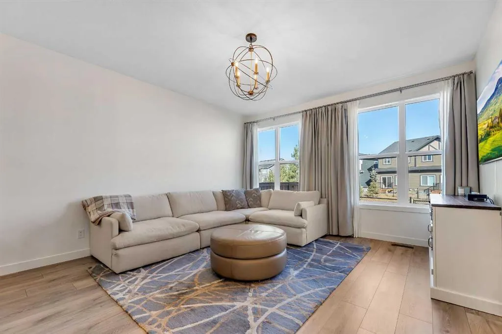 179 Legacy Glen Parade SE