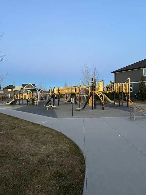 179 Legacy Glen Parade SE