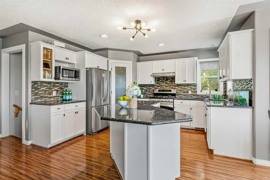 216 Stonegate Place NW