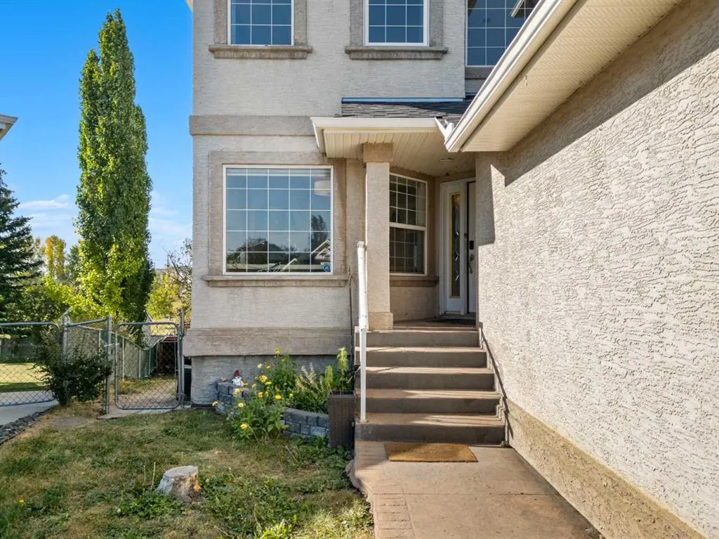 216 Stonegate Place NW