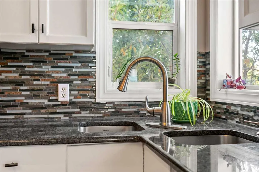 216 Stonegate Place NW