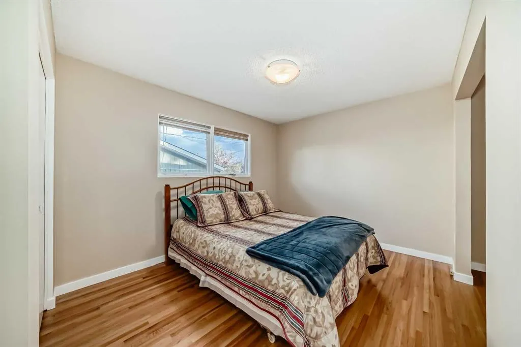 255 Parkwood Close SE