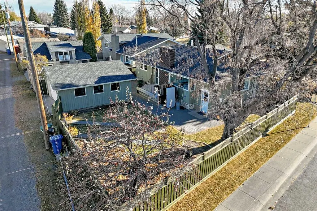 255 Parkwood Close SE