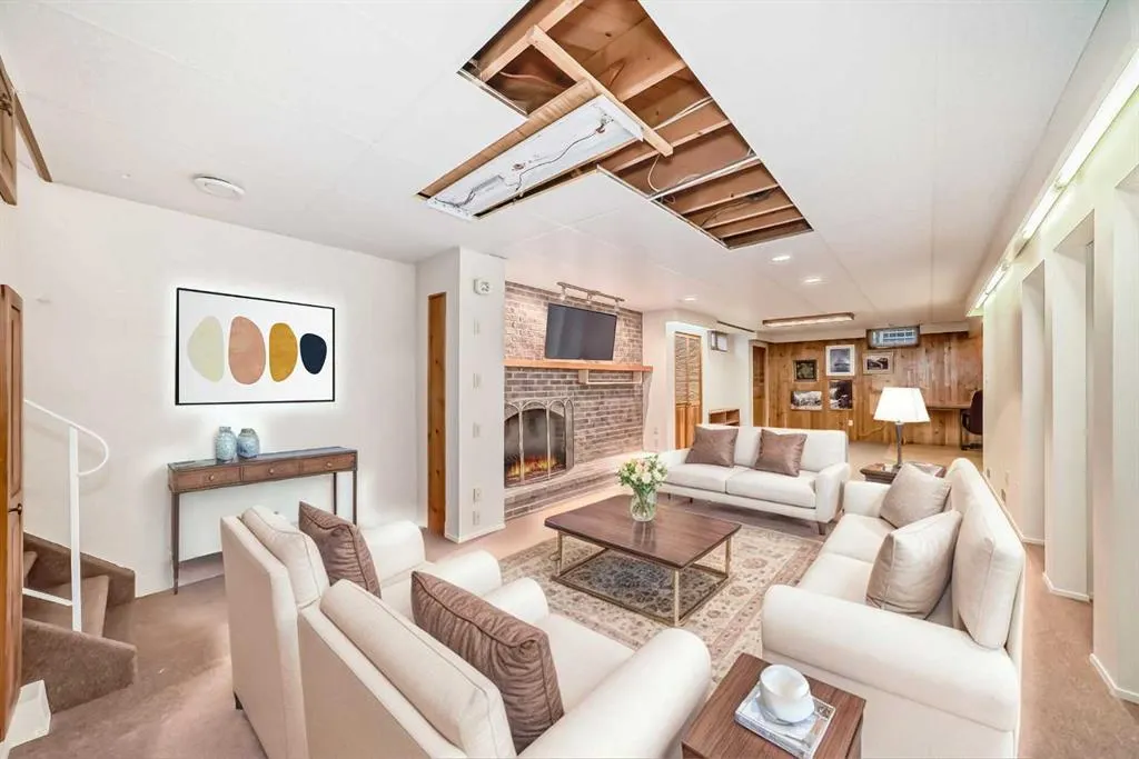 255 Parkwood Close SE