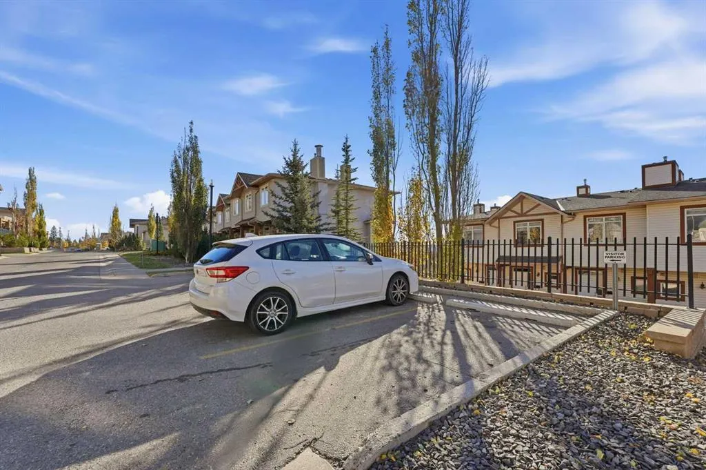 132 Rockyledge View NW, #3