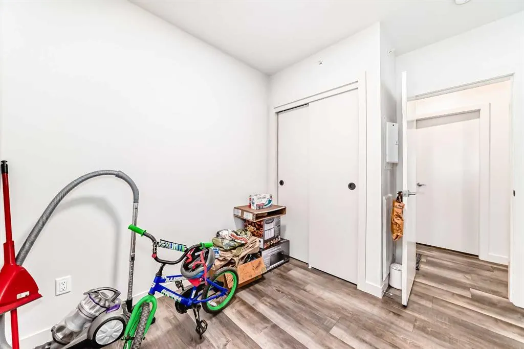 1107 Gladstone Road NW, #406