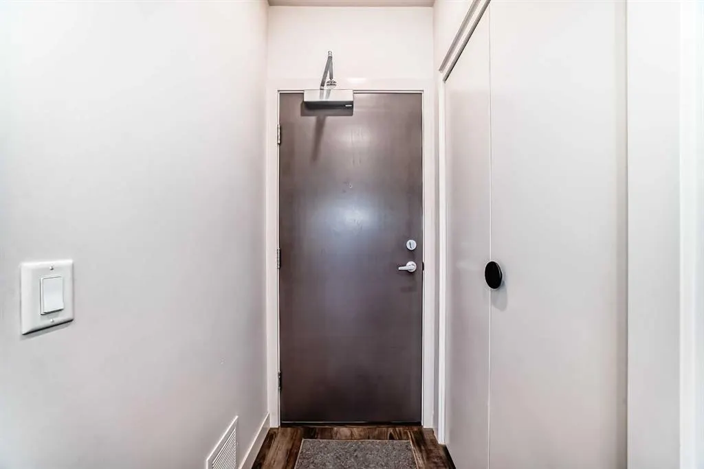 1107 Gladstone Road NW, #406