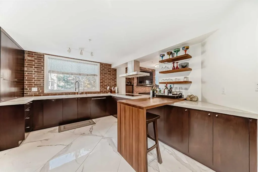 2422 Erlton Street SW, #101