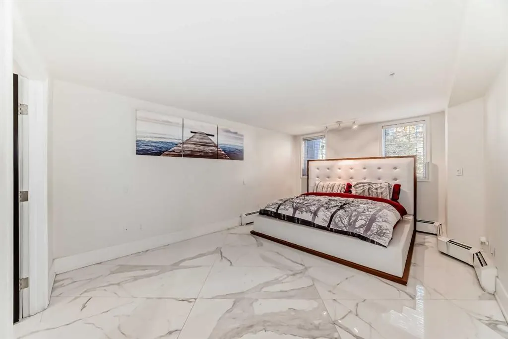 2422 Erlton Street SW, #101