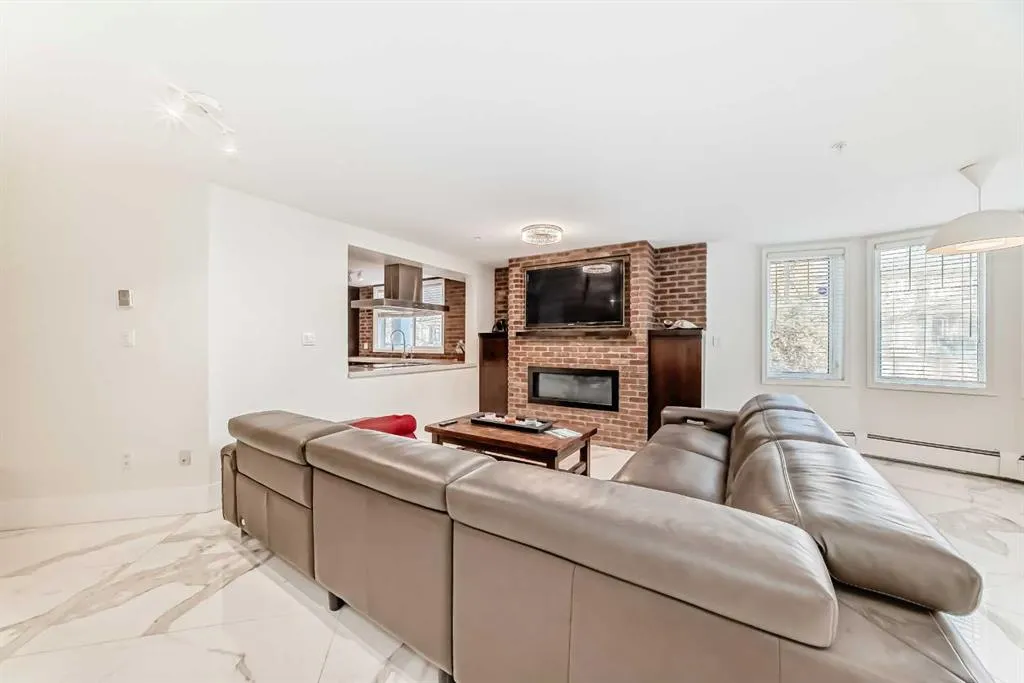 2422 Erlton Street SW, #101