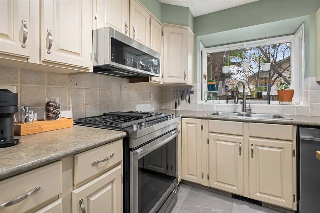 19 Deermoss Place SE