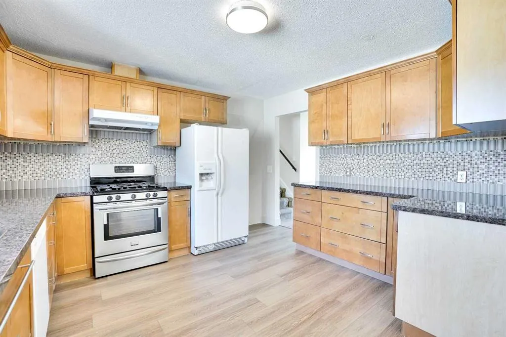 524 Whitehorn Way NE