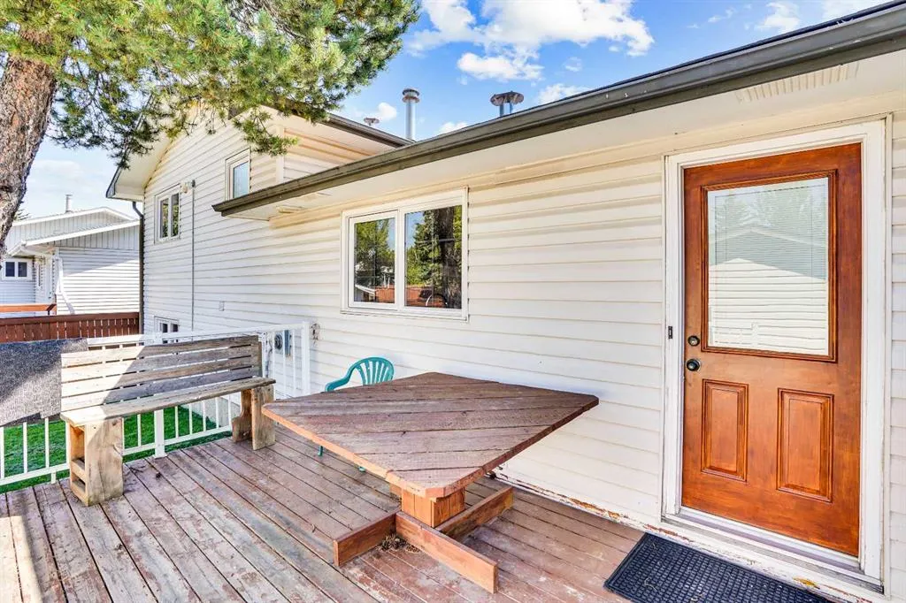 524 Whitehorn Way NE