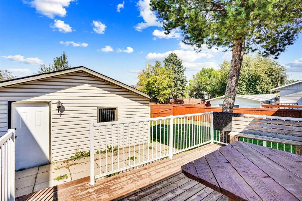 524 Whitehorn Way NE